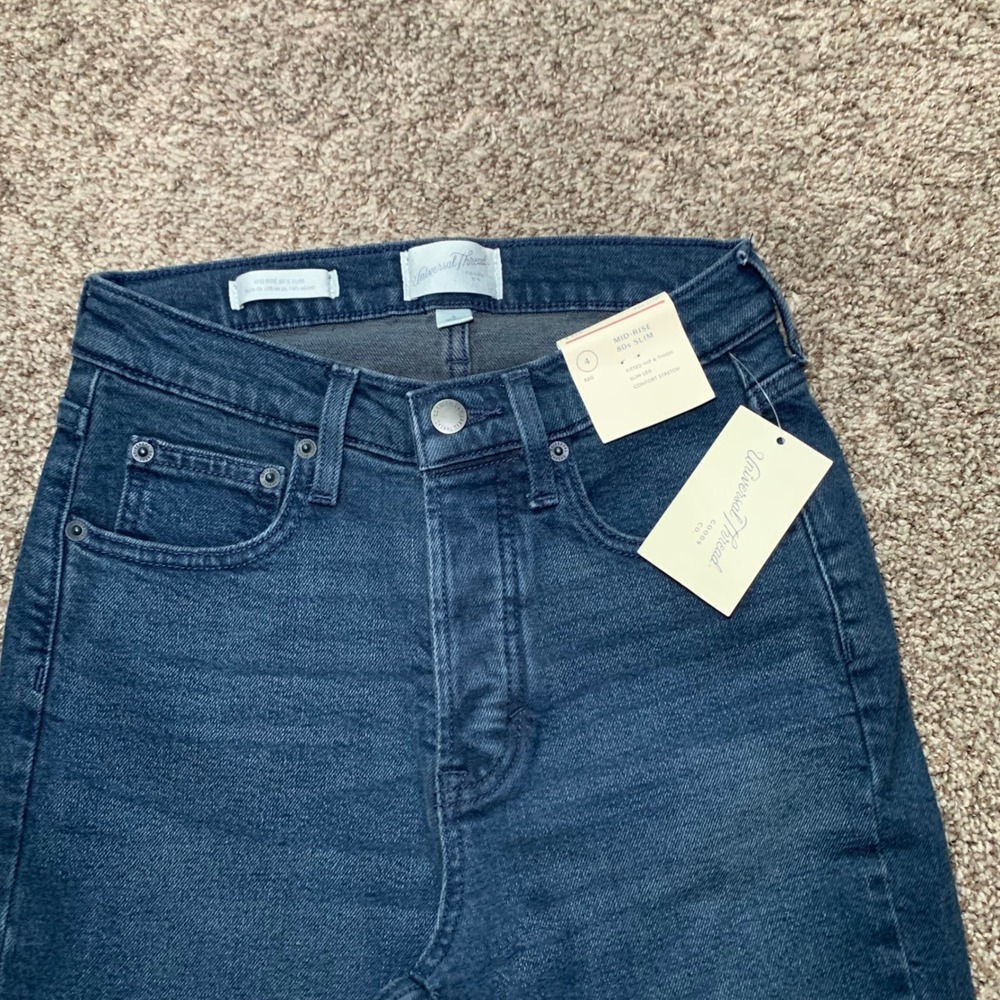 Universal Thread Womens 80s Slim Mid Rise Jeans Dark Wash Button Fly Size 4 Reg - Picture 5 of 7